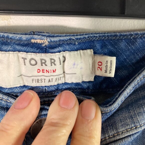 Womens Torrid Distressed Denim Shorts Stretch ButtonFly Blue 20 - Picture 7 of 9